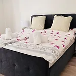 Cresta Apartment